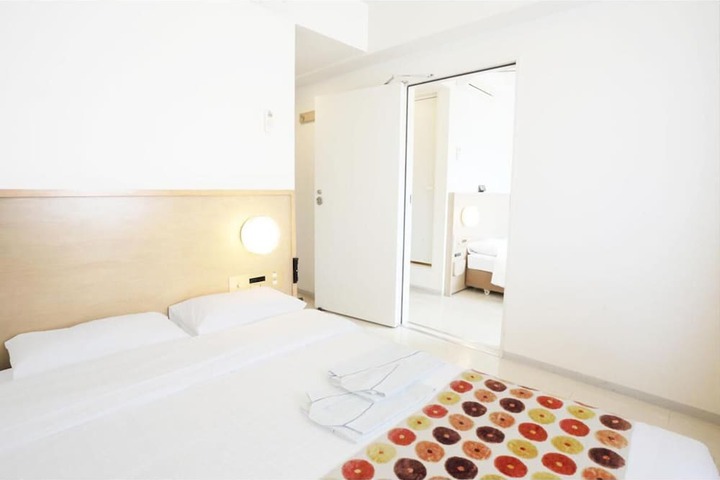 Room 11 of 31