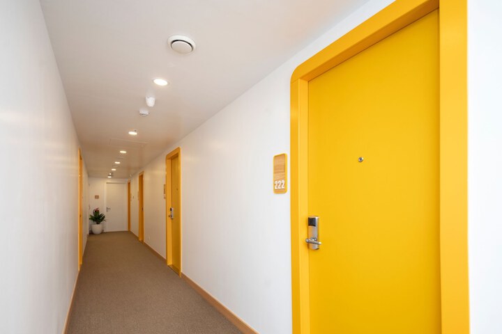 Ballroom/Hall 26 of 27