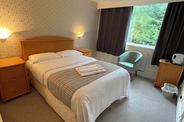 Room 17 of 36