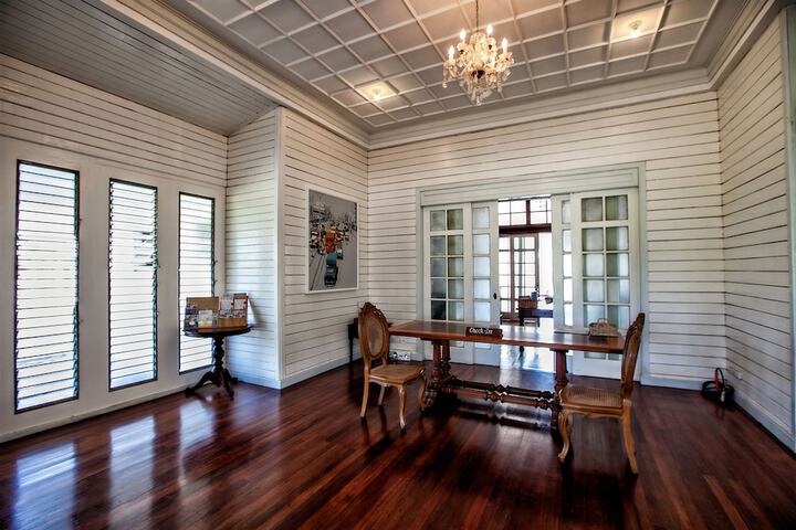 Concierge desk