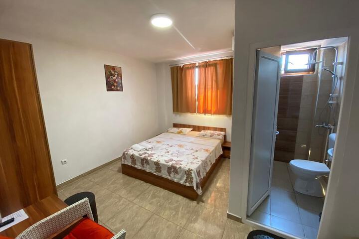 Room 16 of 40