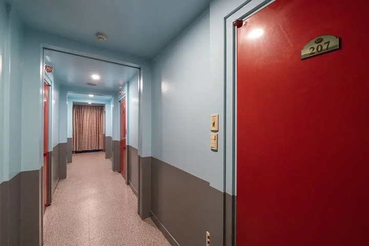 Room 11 of 14