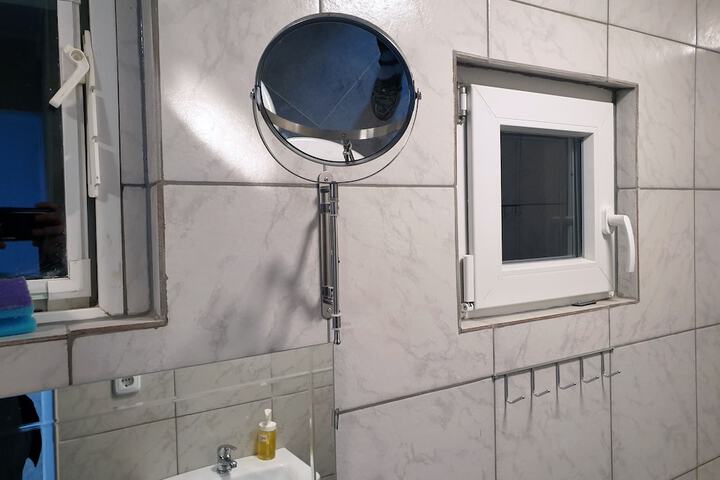 Room 6 of 14