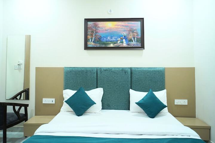 Room 4 of 24