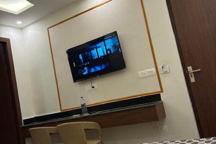 Room 11 of 27