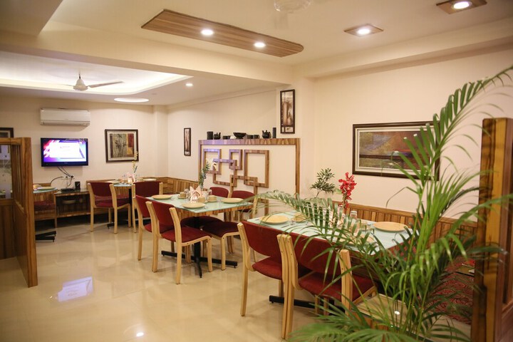 Dining 20 of 30