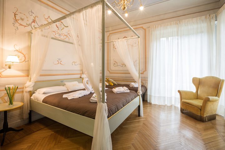 Room 4 of 40
