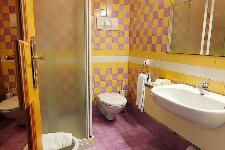 Room 25 of 46