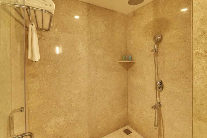 Room 21 of 49