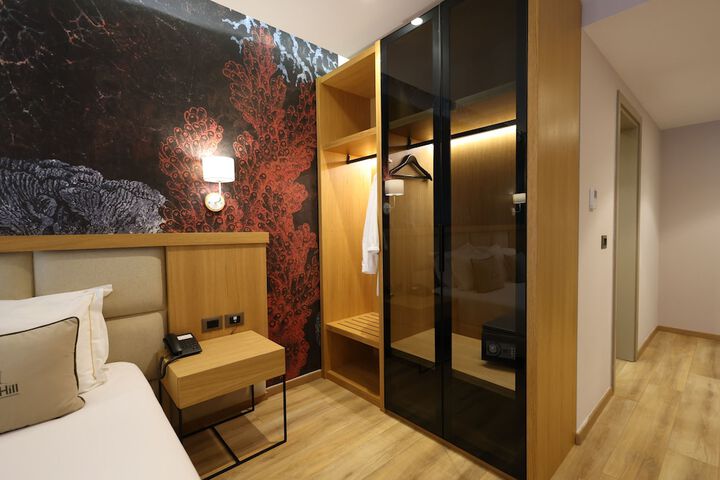 Room 53 of 136