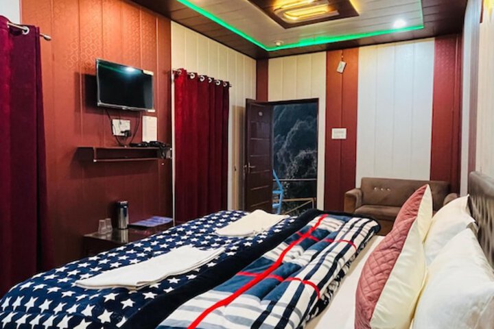 Room 7 of 28