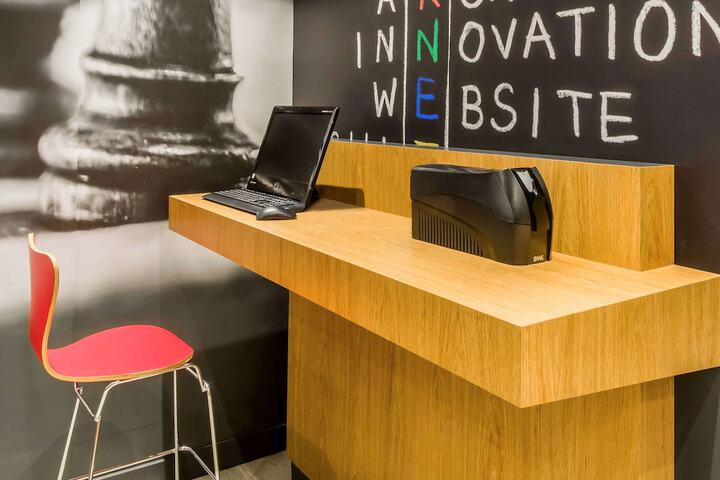Business Center 24 of 26