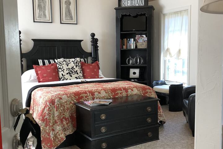 Room 13 of 102
