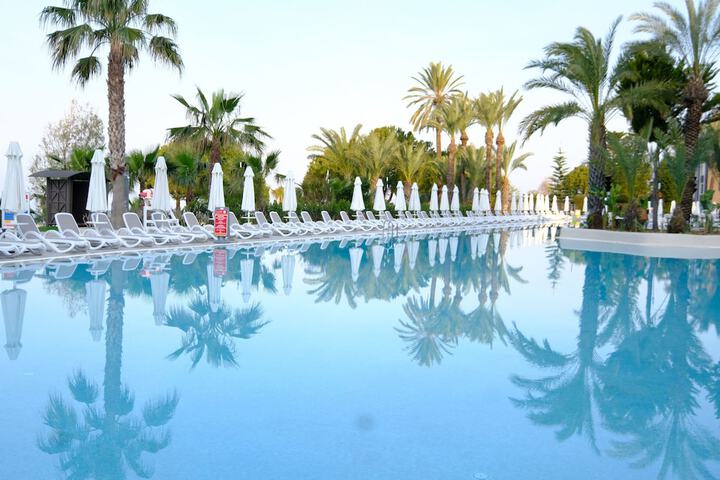 Hotel Pool