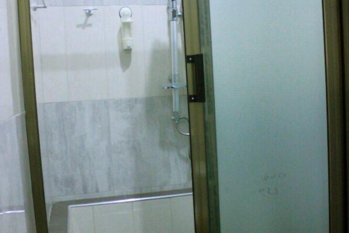 Room 16 of 32