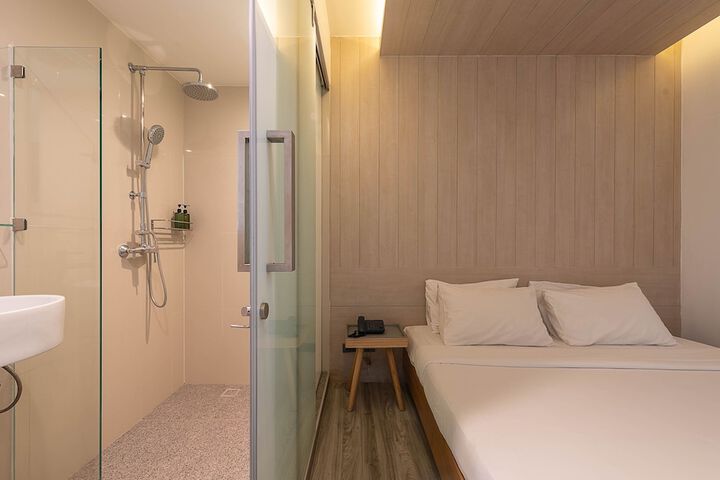 Room 11 of 25