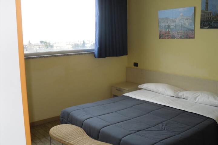 Room 11 of 33