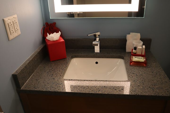 Room 8 of 27