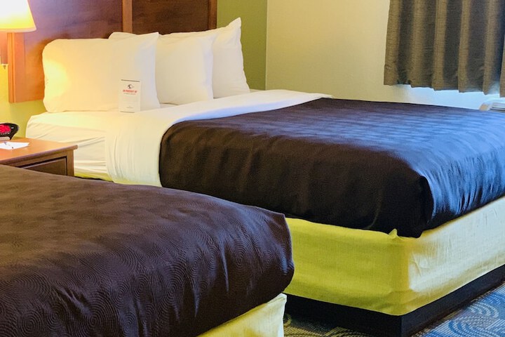 2 Queen Beds Accessible (56 of 70)