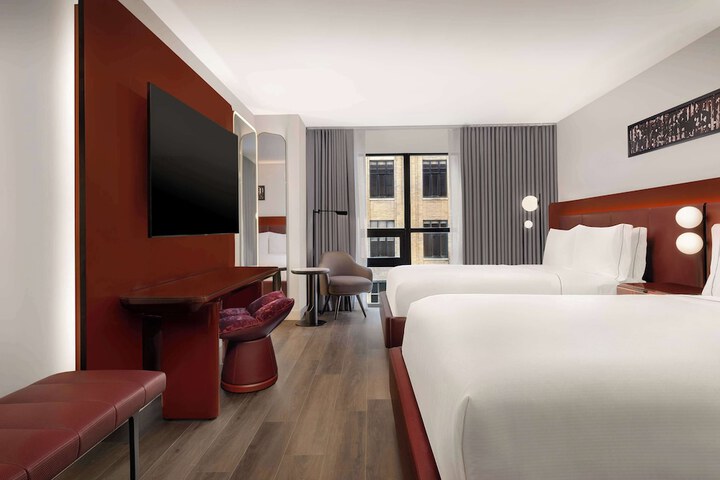 2 Queen Beds (2 of 3)