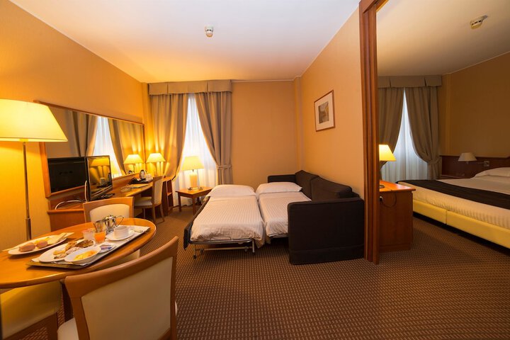 Room 6 of 73