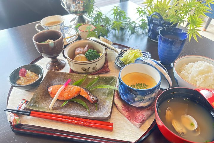 Dining 36 of 48