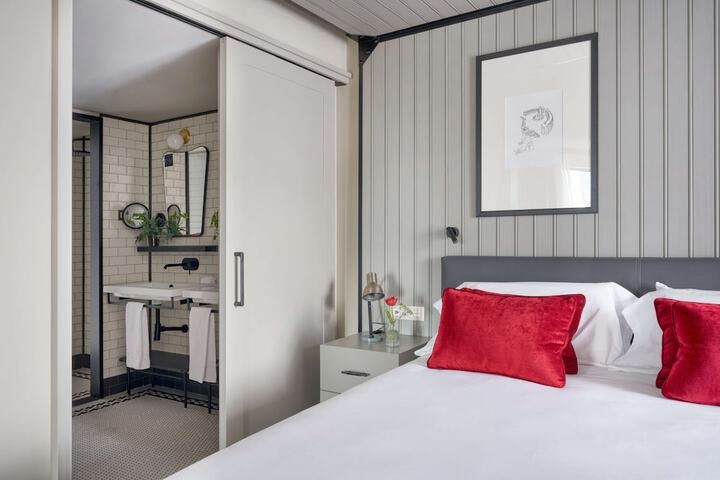 Room 17 of 80