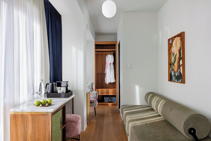 Room 16 of 53