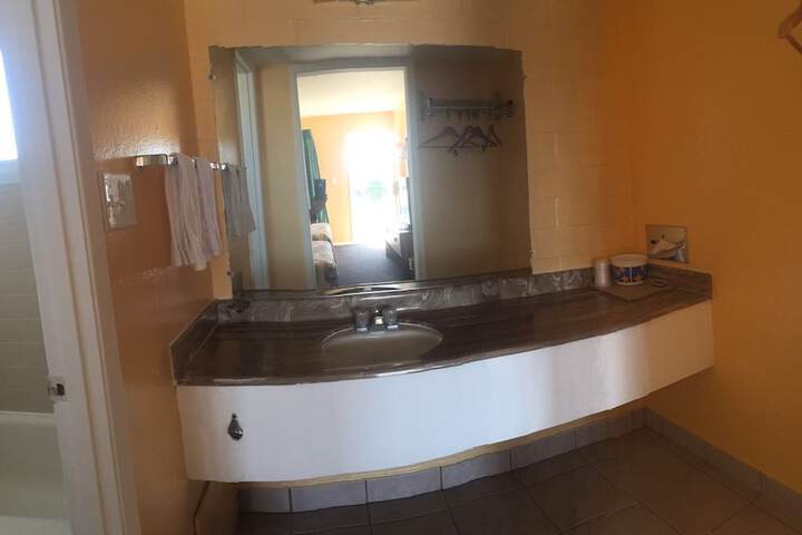 Bathroom sink