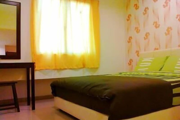 Room 13 of 27