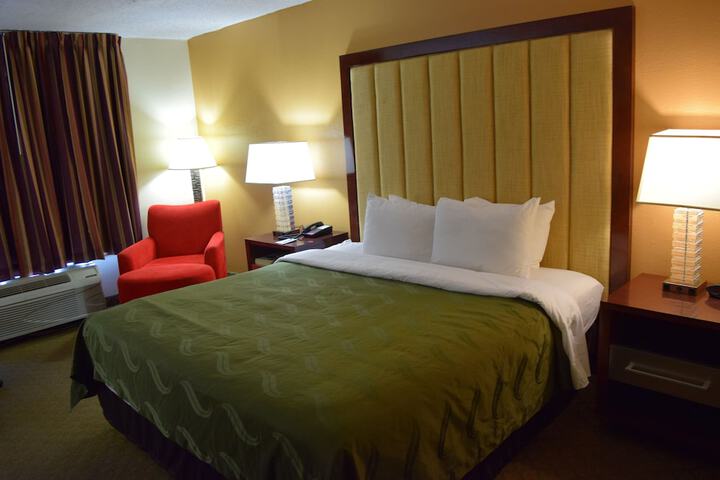 1 King Bed (20 of 21)