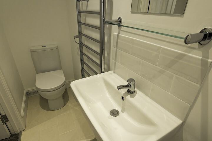 Room 33 of 106