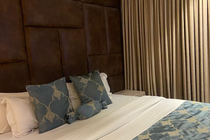 Room 7 of 28