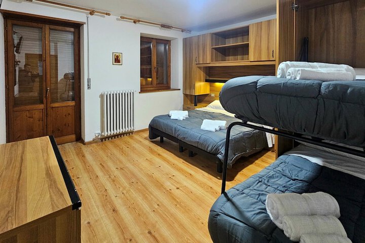 Room 6 of 15
