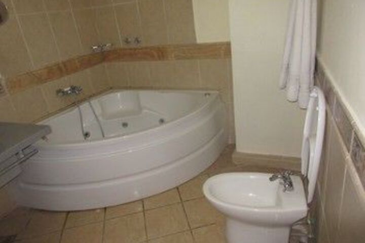Room 3 of 27