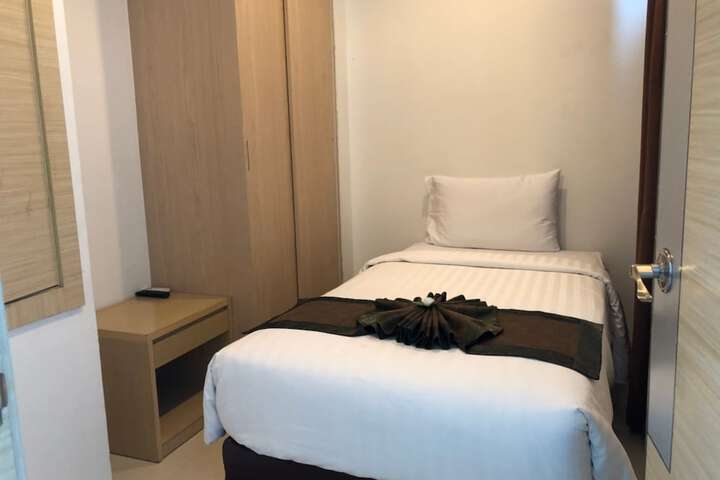 Room 15 of 74