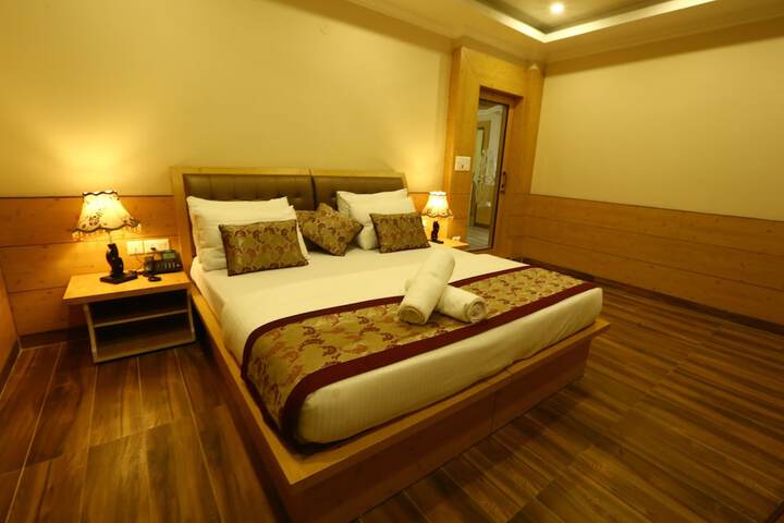 Room 5 of 75