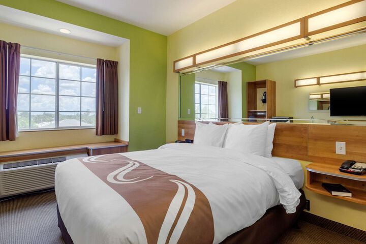 Queen Bed Accessible (32 of 34)