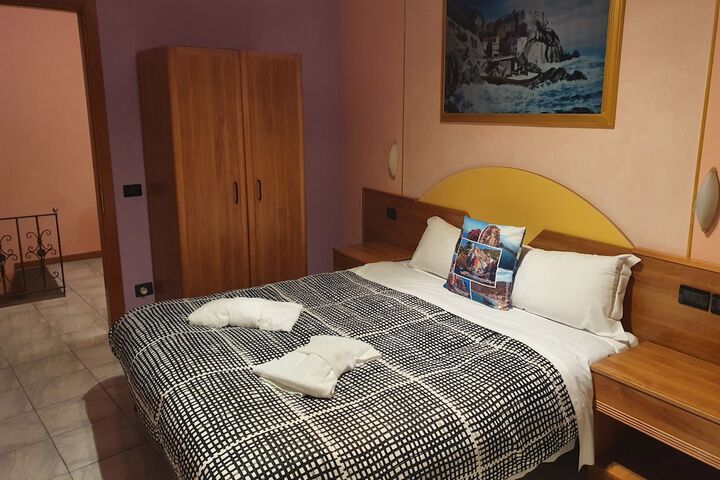 Room 15 of 28