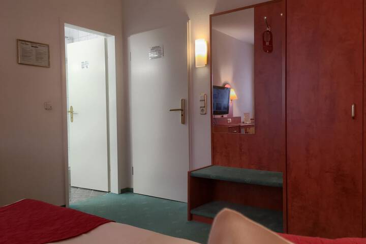 Room 4 of 45