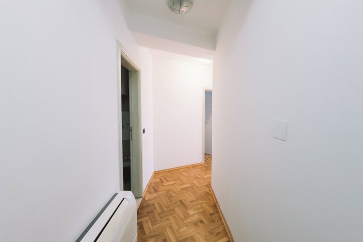 Room 17 of 108
