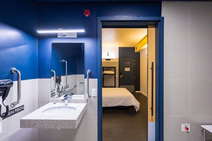 Room 5 of 38