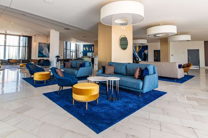 Entrance & Lobby