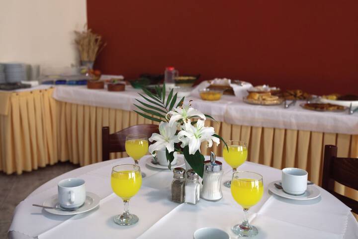 Breakfast/Coffee Service 34 of 47