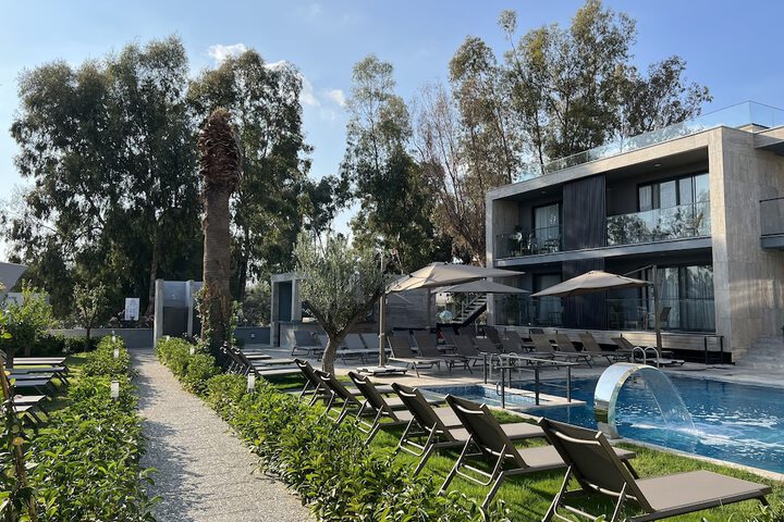 Hotel Exterior 49 of 61