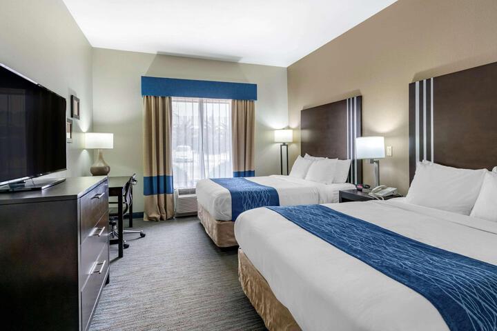 2 Queen Beds (8 of 11)