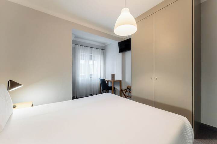 Room 11 of 100