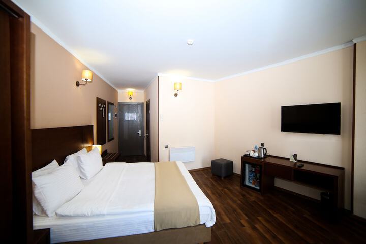 Room 28 of 104