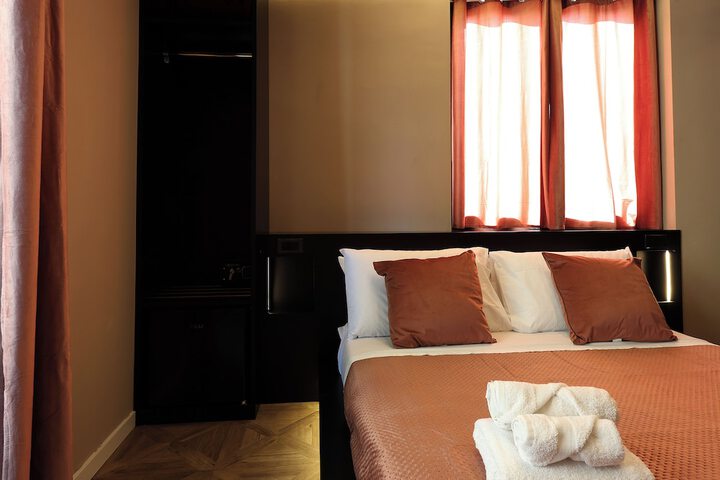 Room 32 of 183