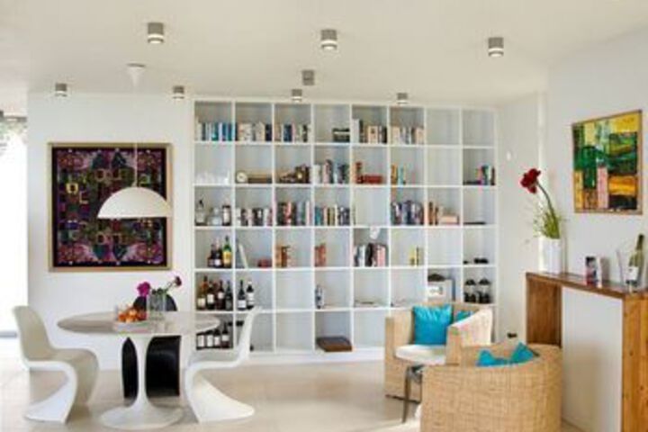 Room 18 of 28